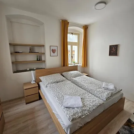 Ap19 * Pstruzi (Karlovy Vary)