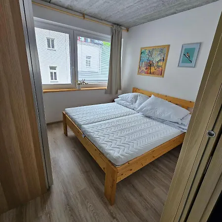 Ap19 Pstruzi (Karlovy Vary)